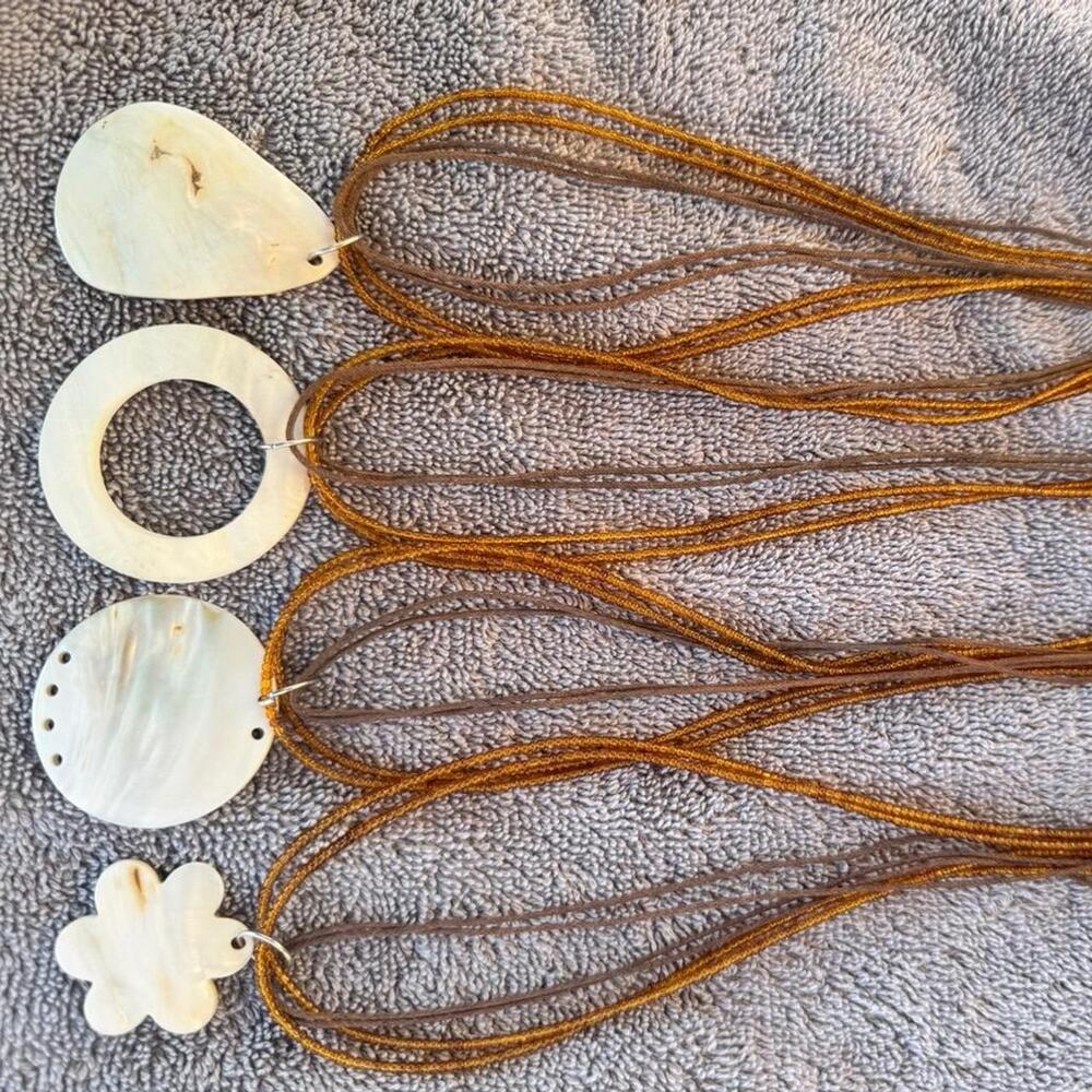 Shell necklaces with leather straps